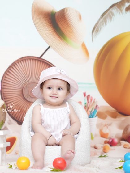 A day at the beach, right in our studio. This little one is enjoying the sand and sun with a cute hat and a relaxed smile.
