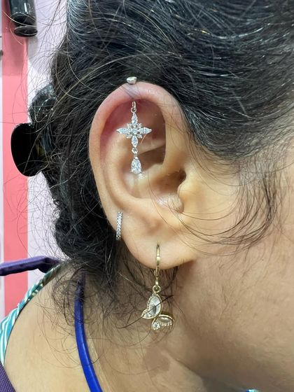 A repeat of the cross and teardrop hanging, a popular and elegant choice.