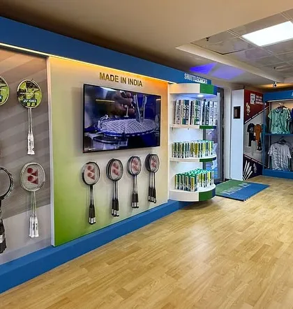A look inside the Yonex merchandise store we set up at the BWF championships. We handle everything from the structure and interior design to the product displays and lighting.