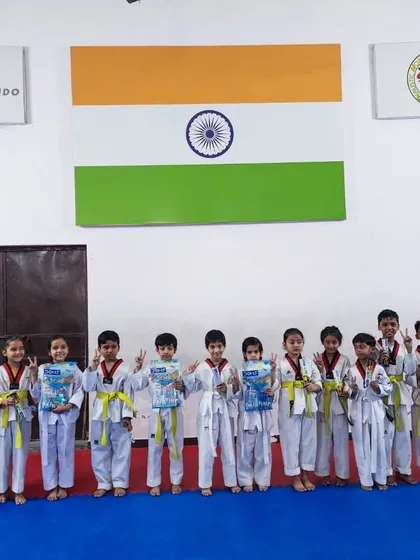 A final group of winners from the skipping event.