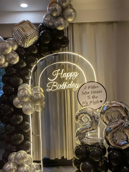 Modern, stylish, and perfect for a milestone celebration. This black and silver balloon arrangement with a lit-up arch and disco ball accents creates a cool, contemporary vibe for an unforgettable 28th birthday party.