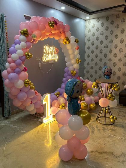 Another view of the pastel Cocomelon party, highlighting the character balloon sculpture and the full scope of the balloon ring.