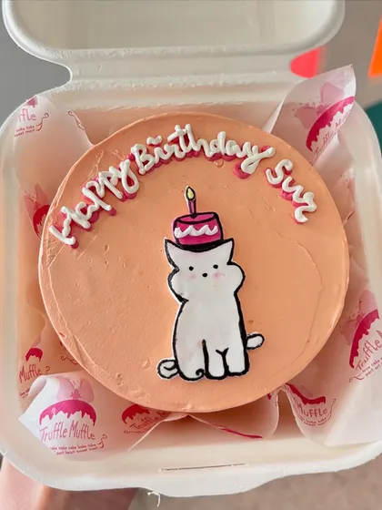 Sometimes the cutest things come in small packages. This is one of my hand-painted bento cakes, perfect for a small birthday surprise. This little cat in a party hat is one of my most requested designs.