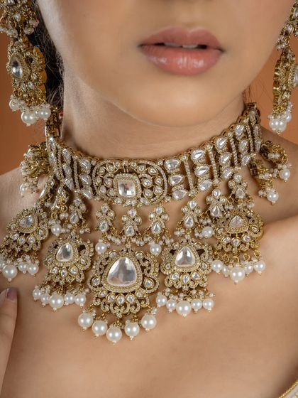 A close-up of the intricate royal choker set. The detail in the Kundan work and the delicate pearl drops are a testament to the skill of our karigars.