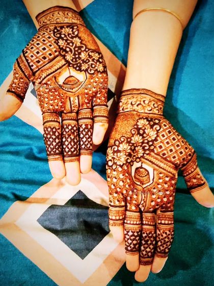 Modern, Floral & Minimalist Mehendi photo 7