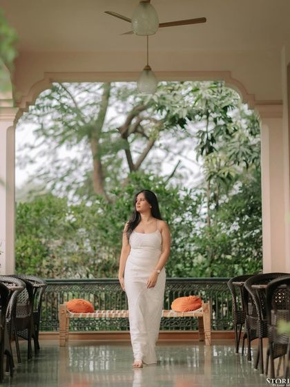 A beautiful solo portrait of the bride-to-be walking along a classic Indian verandah, exuding grace and elegance.
