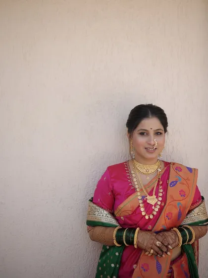 A simple, elegant portrait of the bride in her pink and green Nauvari saree.