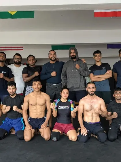 Hard rounds to greet the weekend. The team after a Friday sparring session, looking tired but accomplished.