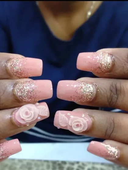 For a soft and romantic bridal style, I created these square-shaped nail extensions with a baby pink base, a touch of glitter, and beautiful 3D rose details. This is a popular choice for wedding nail art.