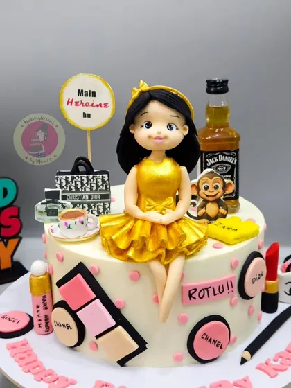 The full view of the "Main Heroine Hu" cake, a vibrant celebration of self-love and favorite things.