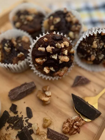 Our eggless date and walnut muffins are pure bliss in every bite. They offer the perfect blend of rich dates, crunchy walnuts, and decadent chocolate chunks.