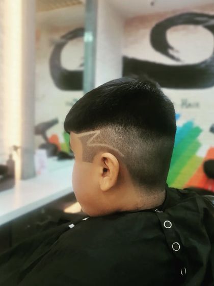 Another angle of the "Z" design, showing how cleanly the lines are executed for a sharp and stylish look.