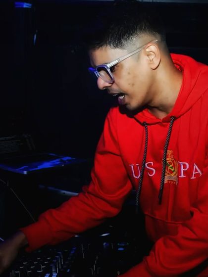 The Vibe: On The Decks & On The Floor photo 62