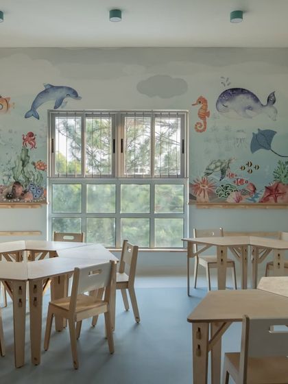 A close-up of the detailed aquatic mural, where seahorses and whales swim peacefully. The design sparks curiosity about marine life and the natural world.