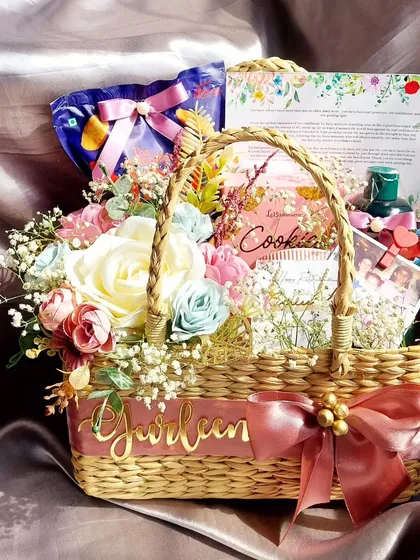 A beautiful gift basket for a sister. This Kauna grass basket is personalized with her name and filled with handpicked goodies, showing how we combine sustainability with style.