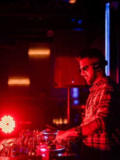 A duplicate of my smiling shot under red light.