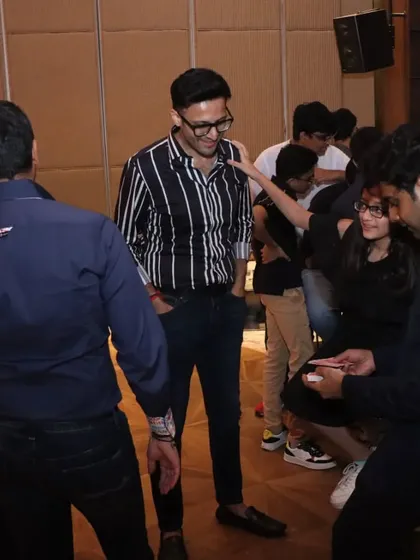 Sharing a laugh with guests during a walk-around performance. The best magic happens when everyone is relaxed and having a good time.