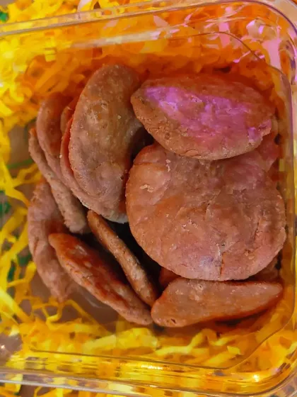 For those who prefer a bit of color and health, our beetroot mathri is a perfect choice. It's included in our Holi hampers and adds a lovely earthy flavor.