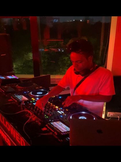 Josh B - DJ Services Club & Lounge Vibe photo 20