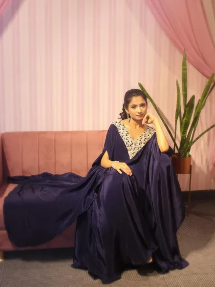 The full, dramatic look of the navy blue kaftan set. The flowing silhouette is both regal and comfortable.