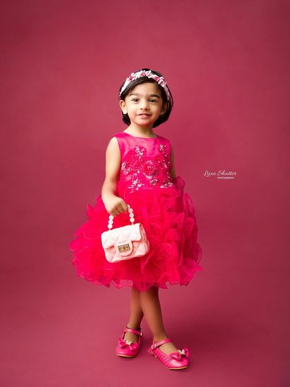 A little fashionista celebrating her birthday. We use solid color backdrops to make the child and her beautiful outfit the star of the show.