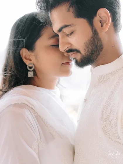 A quiet moment of connection. This close-up of the couple with their eyes closed, foreheads touching, speaks volumes about their calm and deep love.