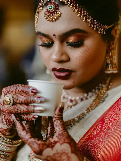 Even on the most hectic day, there are quiet moments of calm. For many South Indian brides, that moment comes with a cup of filter coffee. We love capturing these small, relatable details that make your day uniquely yours.