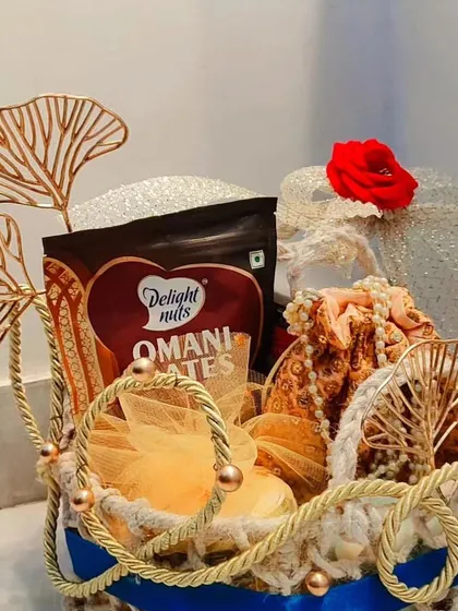 A close-up of the luxury jute basket, highlighting the metallic leaf accents and a beautiful potli.
