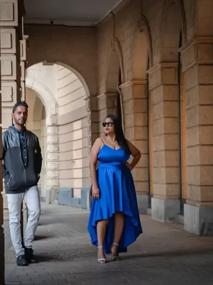 Using the strong lines and shadows of colonial architecture in Mumbai for a dramatic and stylish pre-wedding portrait.