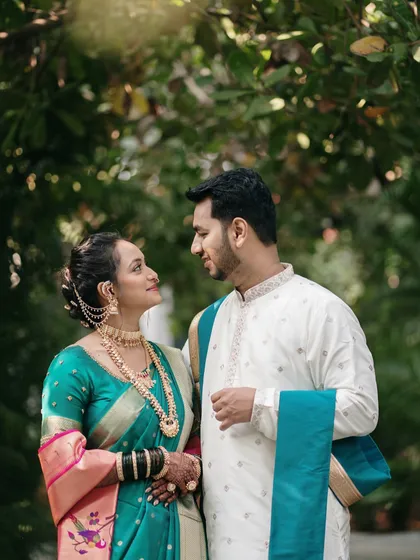 A look of love and admiration. We compose our shots to capture the meaningful glances exchanged between a couple, telling their story without words.