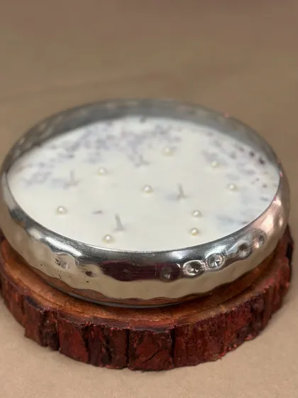 Our hammered silver urli is always a bestseller. Decorated with pearls and rose petals, it's a statement candle that is a perfect addition to any living room.