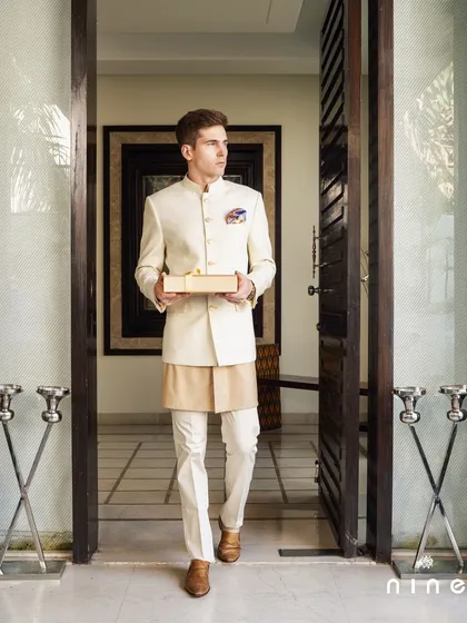 This image captures the act of giving. Whether for a wedding or a festival, presenting a thoughtfully chosen gift from us is a gesture of respect and celebration.