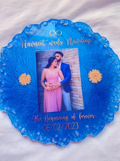 I love when clients choose bold colors. This vibrant blue resin platter was created to celebrate a new beginning, with the couple's names and special date captured in elegant gold lettering.