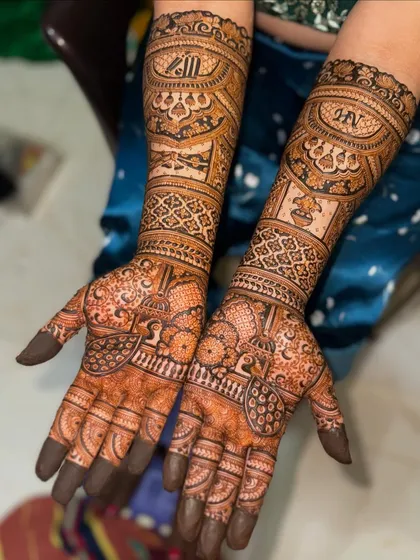 This intricate bridal mehendi is a testament to detailed artistry. It includes personalized initials, traditional symbols, and dense patterns that create a breathtaking effect.