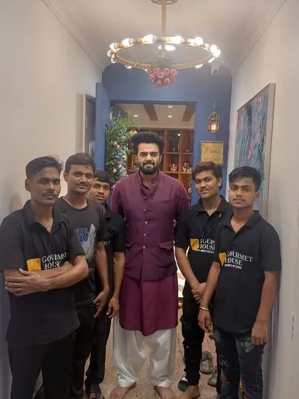 Another photo of my team with the talented actor Maniesh Paul. It was a pleasure to cater for his event.