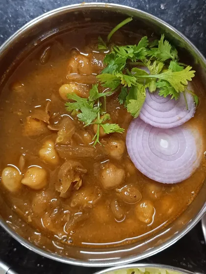 Another look at the delicious chole, a versatile curry that's a frequent star in my tiffin subscriptions.