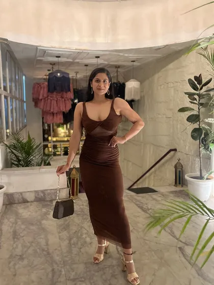 Another shot in my brown dress. Embracing the off-season body and the strength it represents.