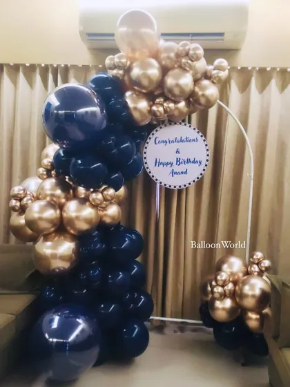 The magic you can create with just two balloon colors. I love how the navy blue and chrome gold complement each other in this simple yet striking arch.