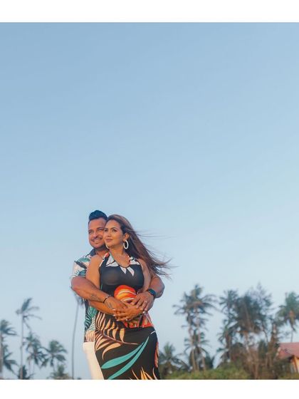 A happy, loving embrace with a backdrop of palm trees. This is a classic Goan pre-wedding portrait, full of tropical vibes and affection.