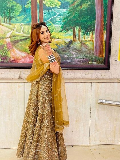 This client looks absolutely radiant in the olive-gold embroidered lehenga. It’s a versatile piece that works for many different wedding functions.