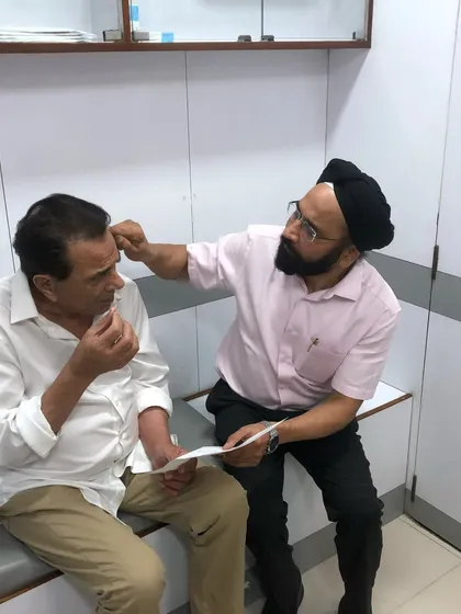 A consultation is more than just a conversation. Here, during a session with the legendary Dharmendra ji, I am examining the skin to understand its specific needs before recommending any treatment. This detailed approach is key to effective care.