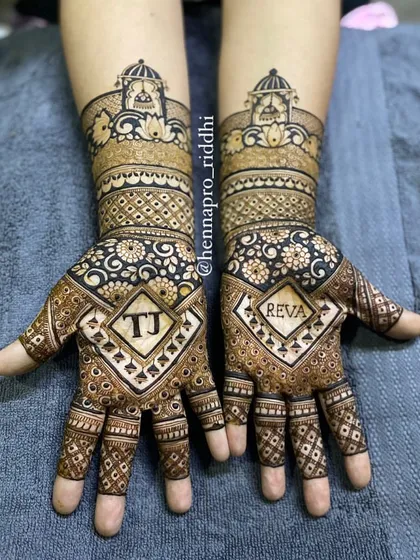 This design was extra special, created for my sister. We included her and her partner's initials, 'TJ', and her daughter's name, 'Reva', making it a true family affair.