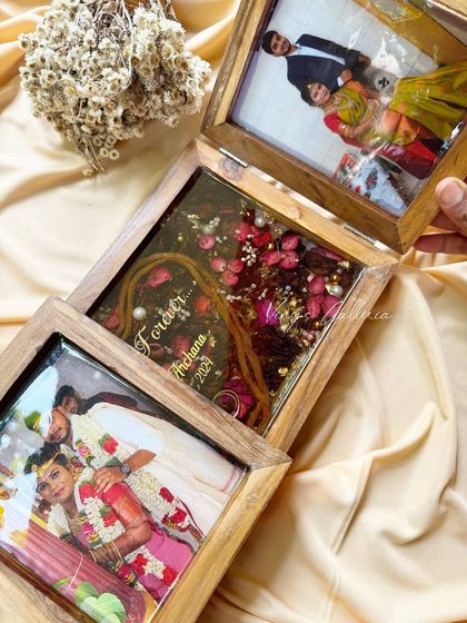 Vinys Galleria - Festive & Occasional Gifting Wedding Keepsakes: Dual-Sided & Folding Frames photo 3