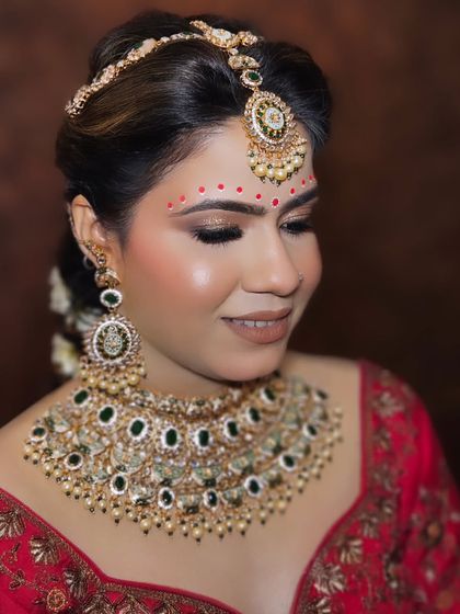Another angle of the Bengali bridal look. The soft gold eyeshadow and nude lip create a balanced and elegant appearance.