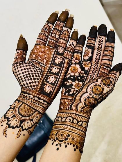 Intricate Bridal Mehendi photo 47