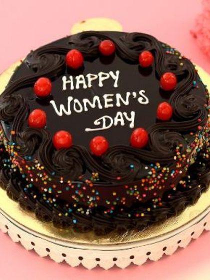 Celebrate the amazing women in your life with a dedicated cake. This "Happy Women's Day" chocolate cake is a thoughtful way to show appreciation, available with our fast and reliable delivery service.