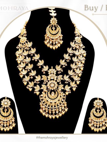 A magnificent all-gold look bridal set with intricate leaf motifs and crescent-shaped pendants. This set is available to both buy and rent.
