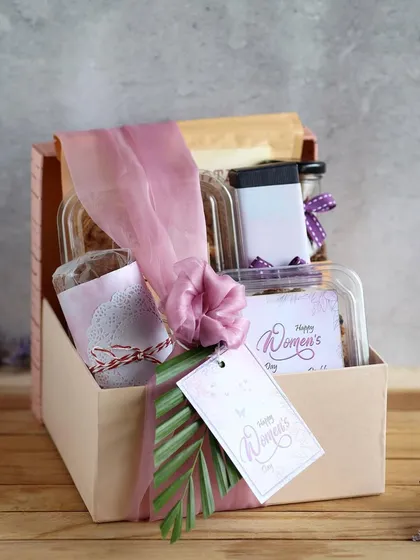 A lovely gift box for Women's Day, curated with a variety of our best snacks and treats.