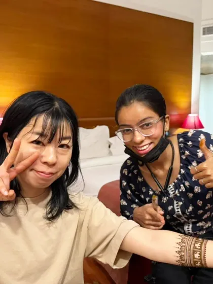 Art has no language. I feel so grateful when I get to share a piece of Indian culture with visitors. Here I am with a lovely client from Japan, all smiles after her first mehndi experience in Mumbai.