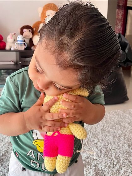 A sweet hug for a handmade friend. Thank you for sharing this lovely photo with me.